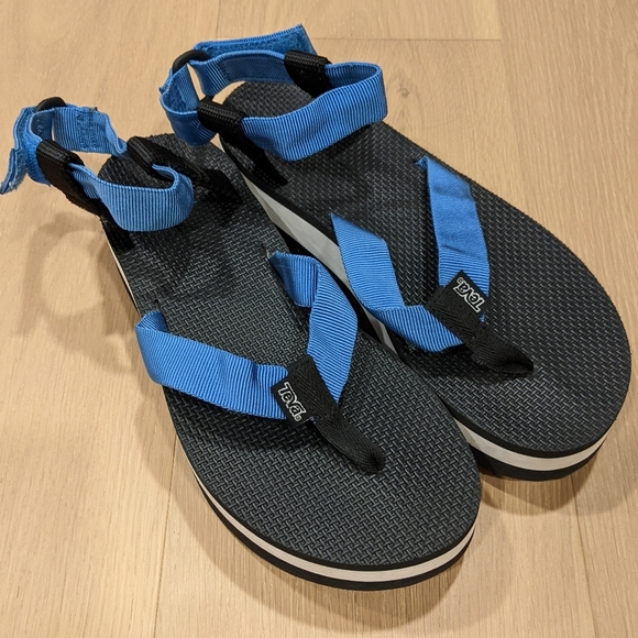 Woman's platform Teva sandals - Picture 15 of 15
